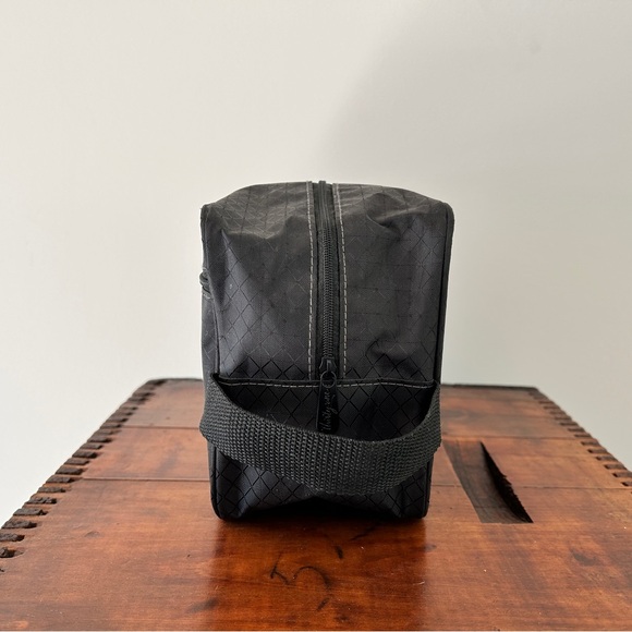 Thirty-One Toiletries Bag - Picture 2 of 4